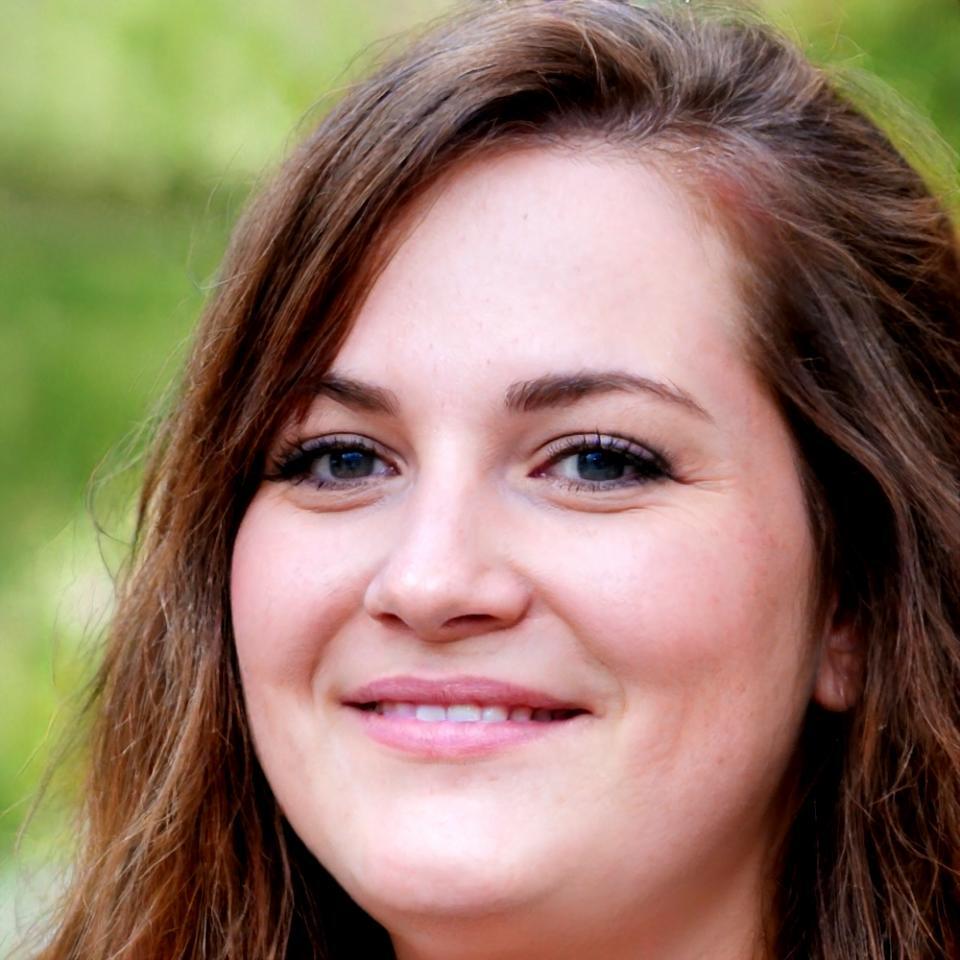 Тетяна Криволапенко - головний художник-портретист